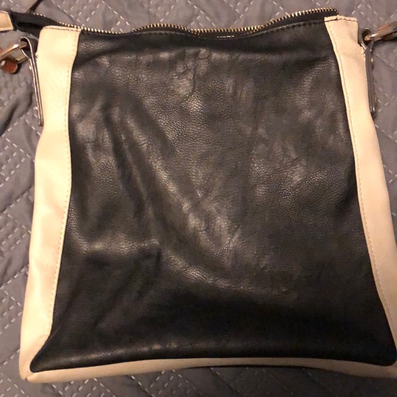 Maurices crossbody purse. - Picture 2 of 9